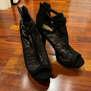 🖤 LovMark lace peep toe pumps 🖤